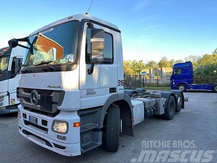 Mercedes-Benz ACTROS 2532 Chassis Cab trucks