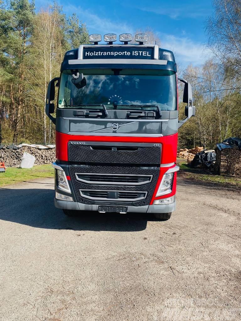 Volvo FH 13 500 6X4 z dźwigiem do przewozu drewna Timber trucks