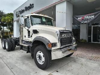 Mack GR64F