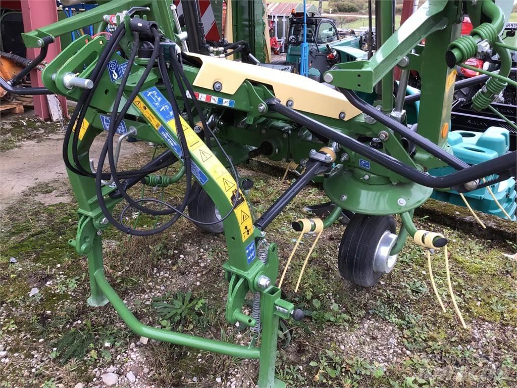 Krone Vendro 820 Okretači i sakupljači sena