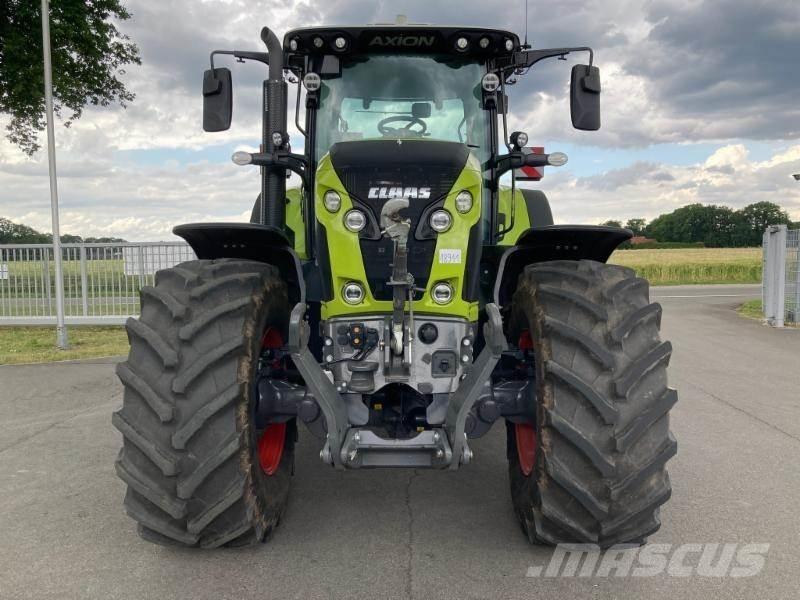 CLAAS AXION 810 Traktori
