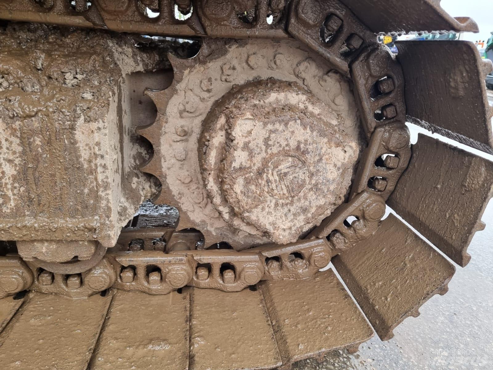 JCB JS 220 LC Bageri guseničari
