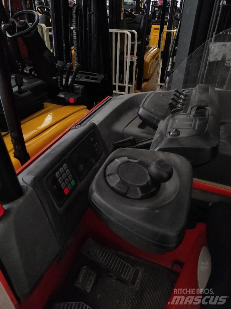 BT RR E 160 M Viljuškari sa pomičnim stupom