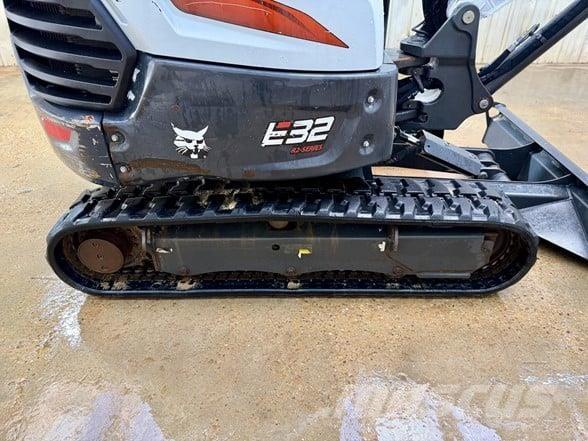 Bobcat E32 Mini bageri < 7t