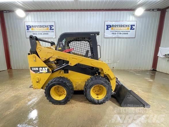 CAT 242D Skid steer mini utovarivači