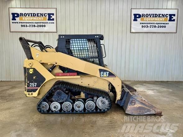 CAT 257 Skid steer mini utovarivači