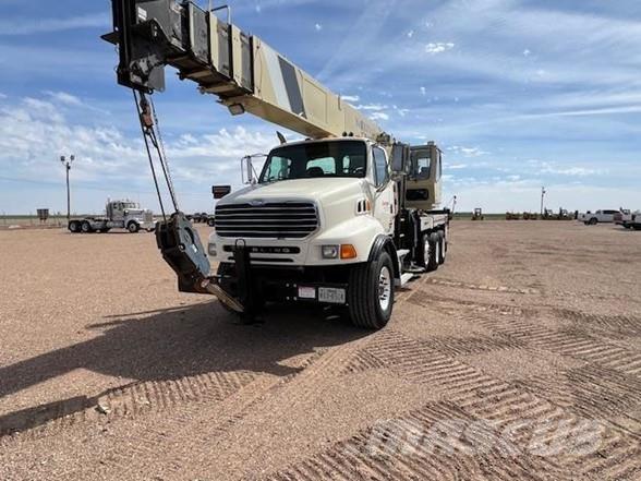 National 1400A Kamioni sa kranom