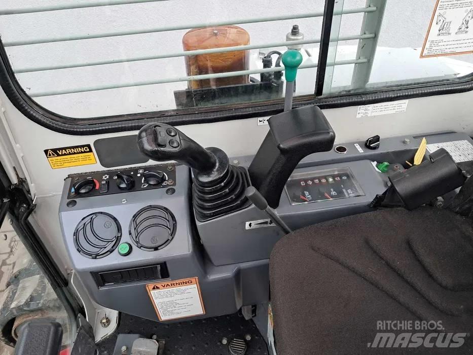 Takeuchi TB 153 FR Bageri guseničari