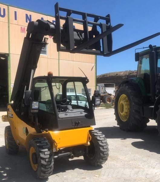 JCB 520-40 Poljoprivredni teleskopski utovarivači