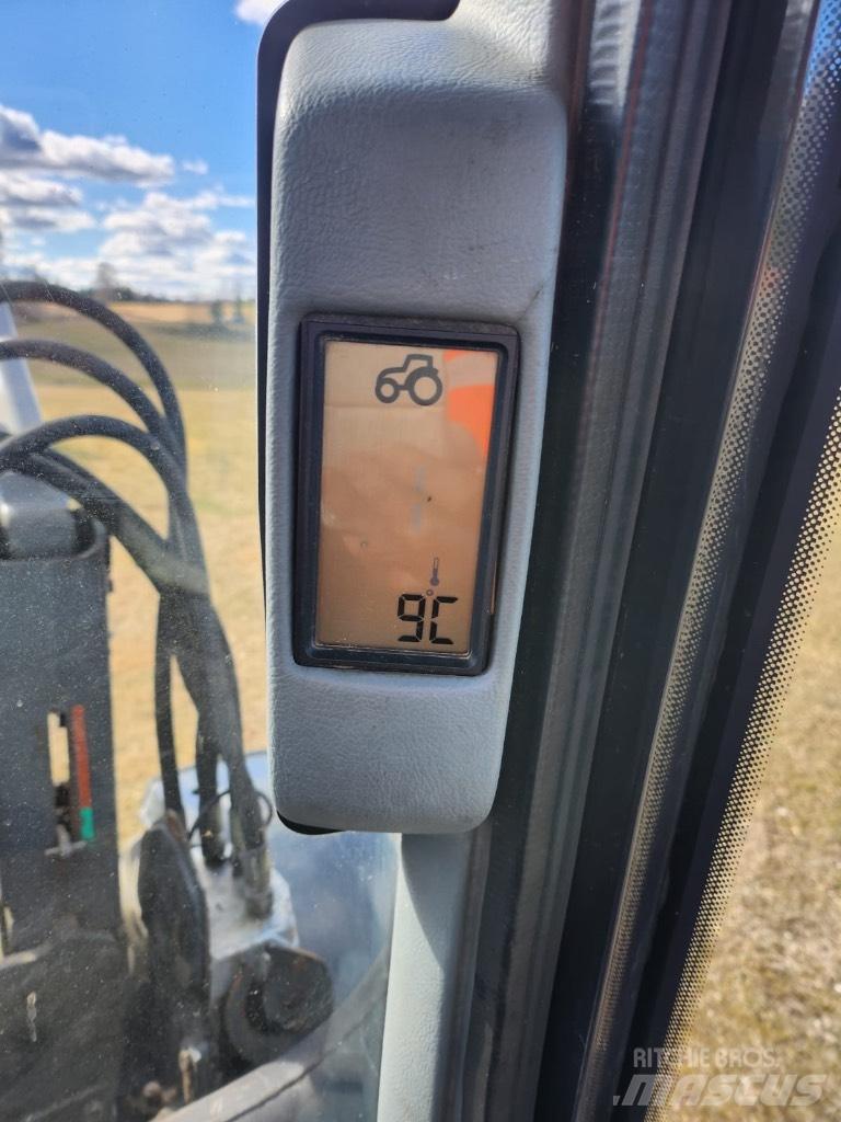 Valtra M 120 Traktori
