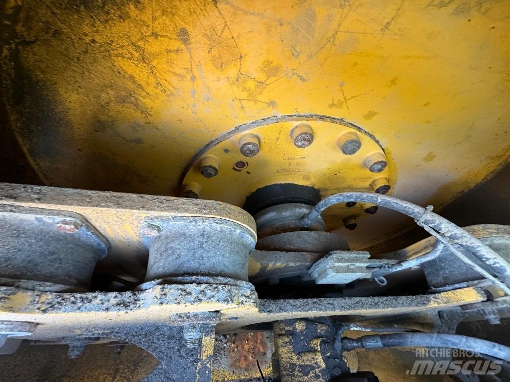 Volvo SD 160 B Gumeni valjci na točkovima