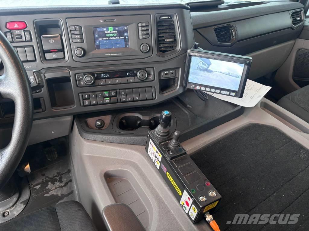 Scania P 360 Rol kiper kamioni sa kukom za podizanje tereta