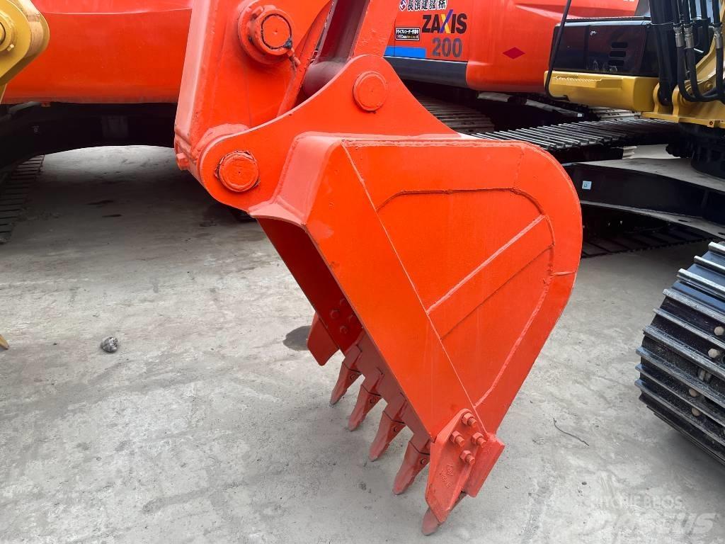 Hitachi 130 Bageri guseničari
