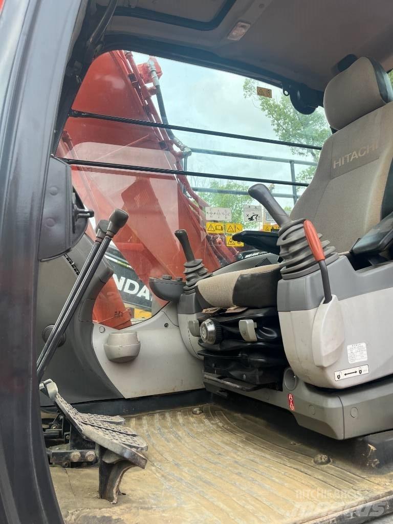 Hitachi 130 Bageri guseničari