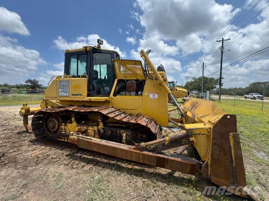 Komatsu D65WX-17 Buldožeri guseničari