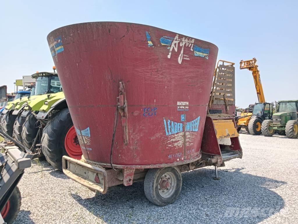 AGM W14 MC Mešaona stočne hrane