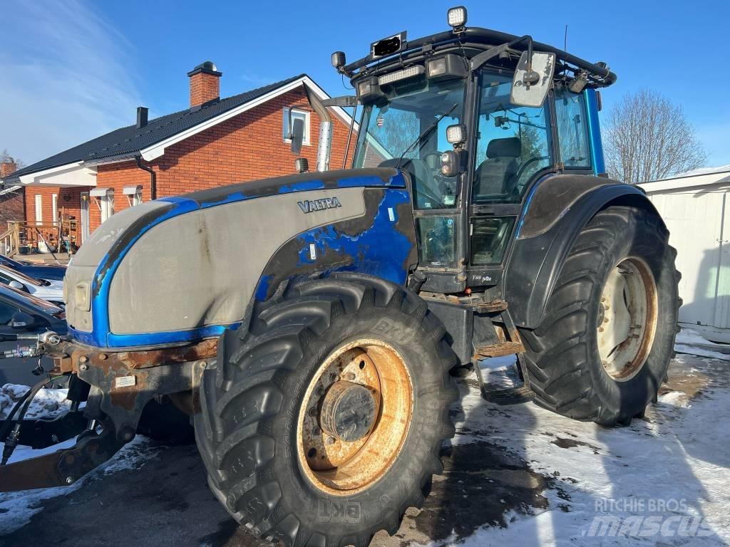 Valtra T 160 Traktori
