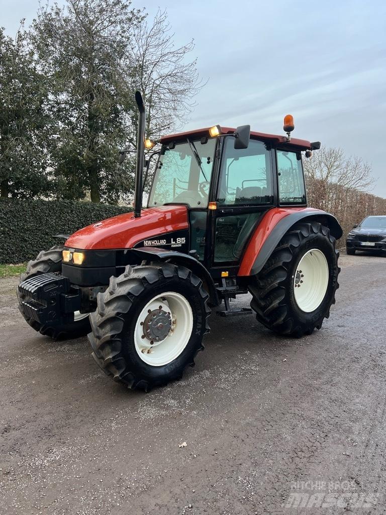 New Holland L 85 DT Traktori