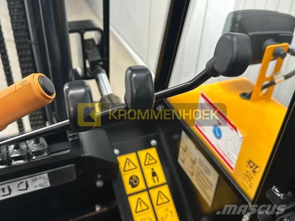 JCB 940 Vanterenski viljuškar