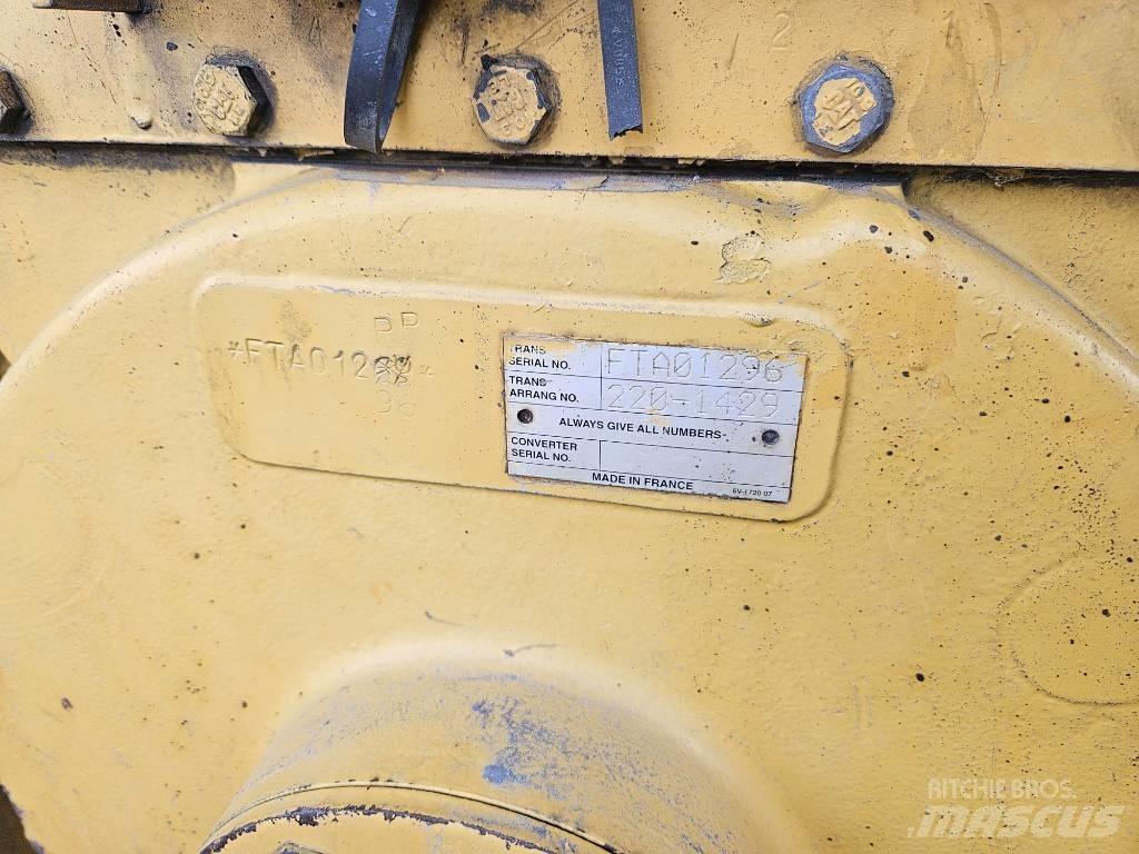 CAT D 6 T XL Buldožeri guseničari