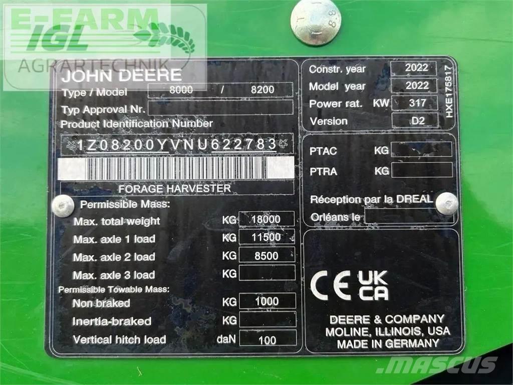 John Deere 8200 i Mašine za stočnu hranu sa sopstvenim pogonom