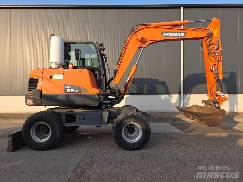 Doosan DX 55 W Bageri točkaši
