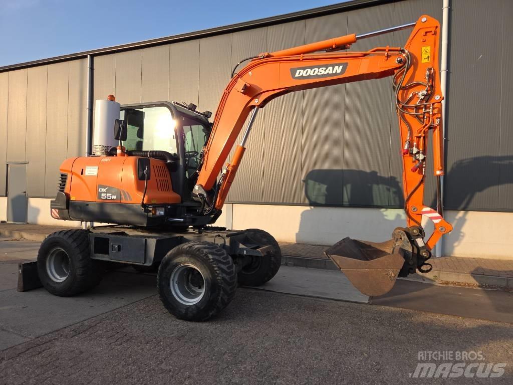 Doosan DX 55 W Bageri točkaši