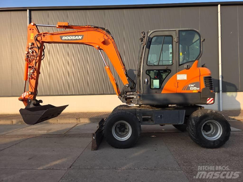 Doosan DX 55 W Bageri točkaši