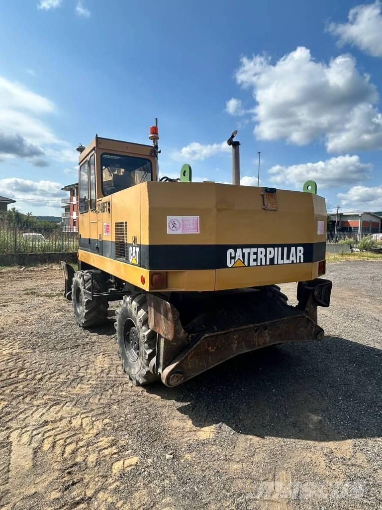 CAT 214 Bageri točkaši