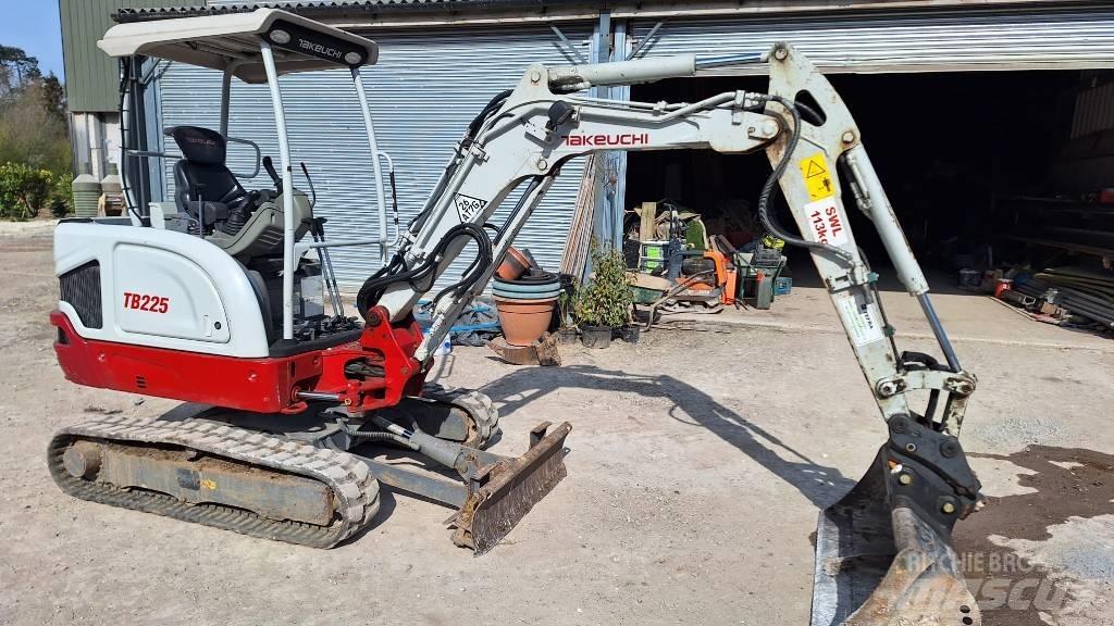 Takeuchi TB 225 Mini bageri < 7t