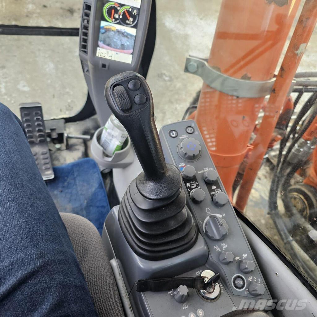 Hitachi ZX350LC-6 Bageri guseničari