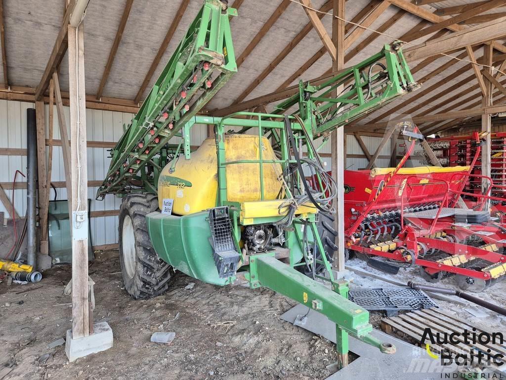 John Deere 732 Vučene prskalice