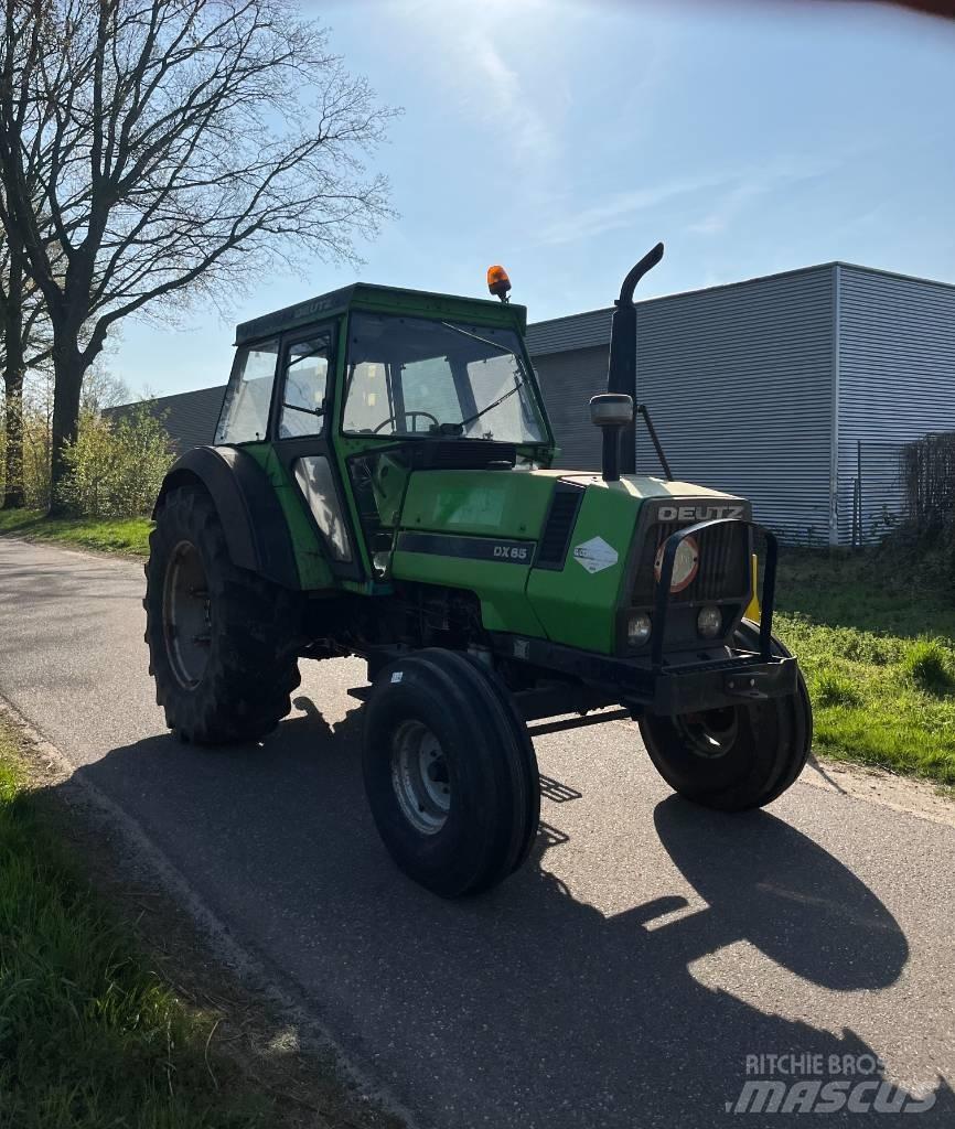 Deutz DX85 Traktori