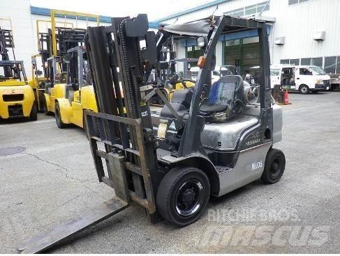 Nissan PL02A20D Plinski viljuškari