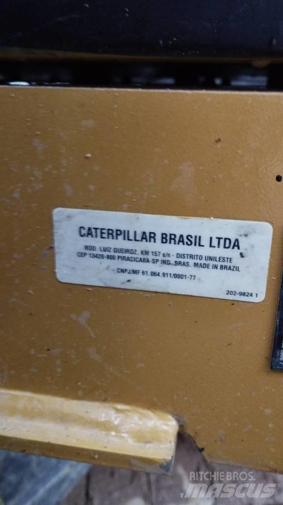 CAT 313D2L Bageri guseničari