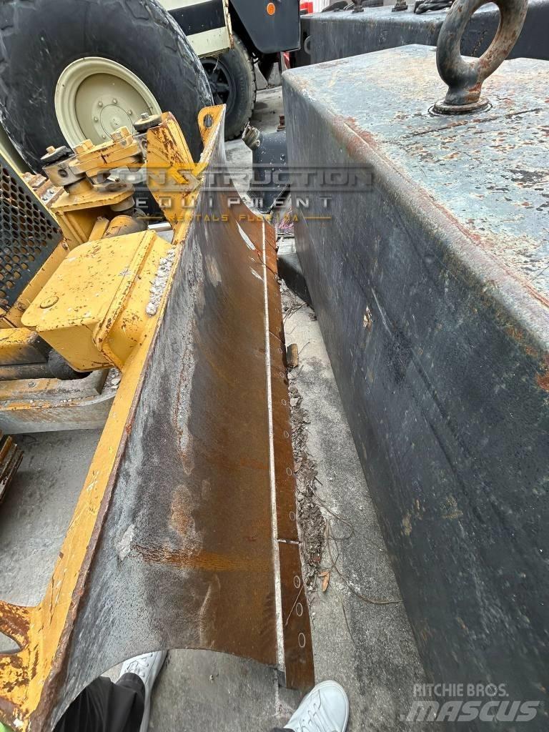 CAT D 3 C III Buldožeri guseničari