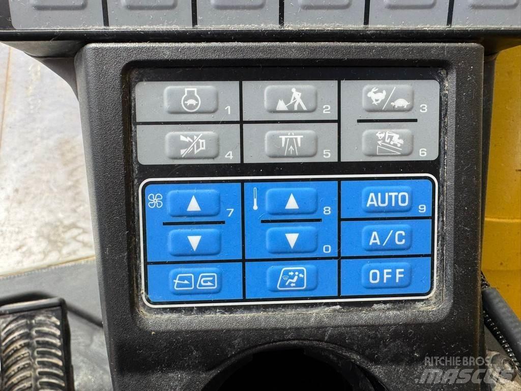 Komatsu PW180-11 Bageri točkaši