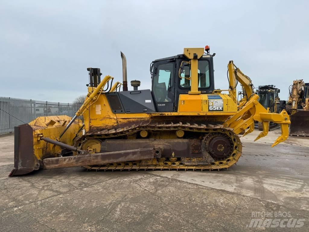 Komatsu D65EX-15 Buldožeri guseničari
