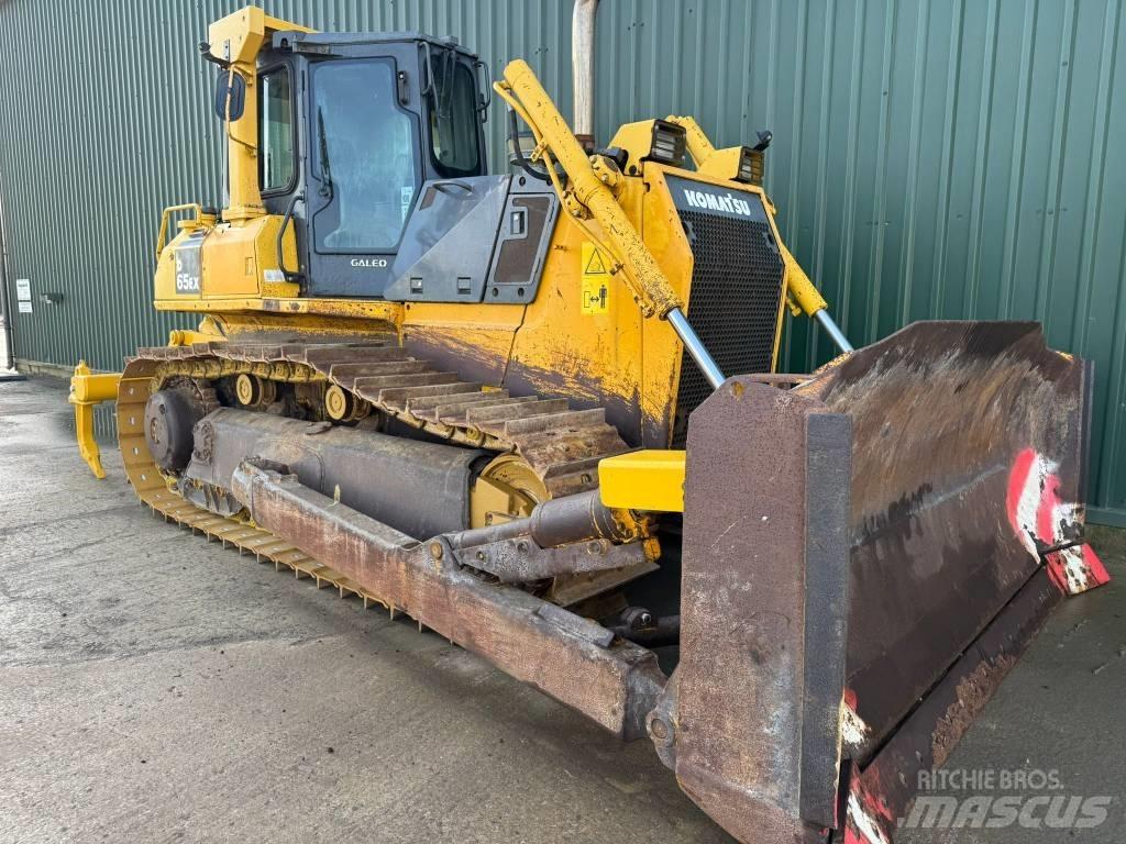 Komatsu D65EX-15 Buldožeri guseničari