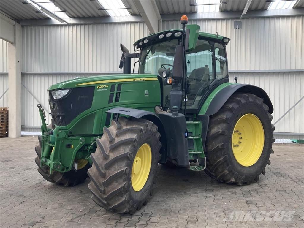 John Deere 6250R Traktori