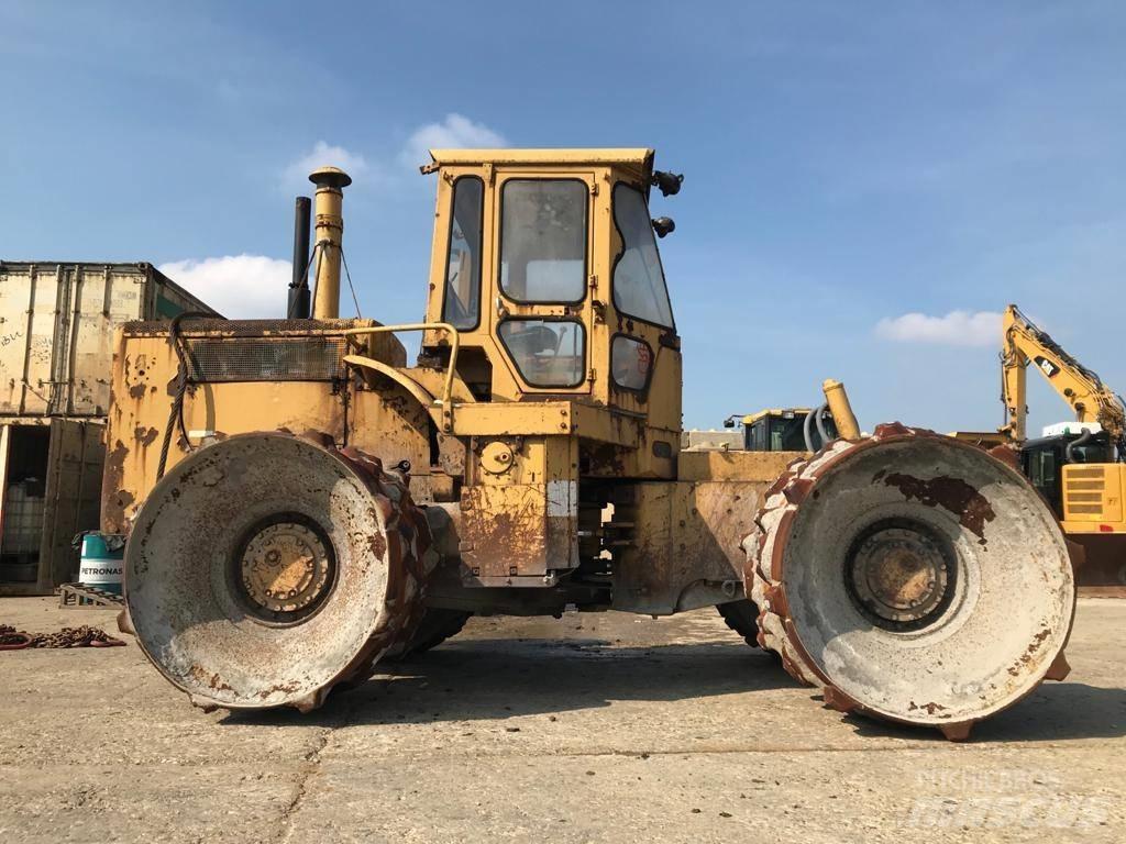 CAT 815 Nabijači zemlje