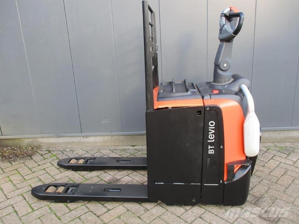 Toyota LPE250 Nisko podizni električni viljuškar sa stajalištom