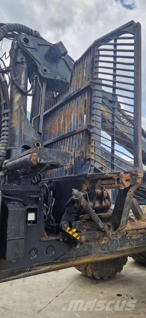 Komatsu 895 Forvarderi