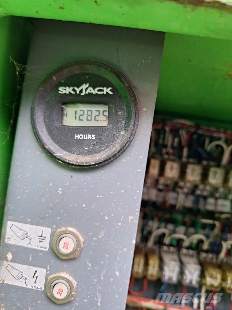 SkyJack SJ-8831 Makazaste platforme