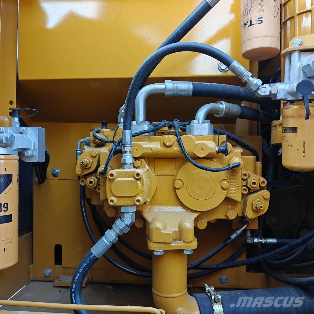 CAT 320D2L Bageri guseničari