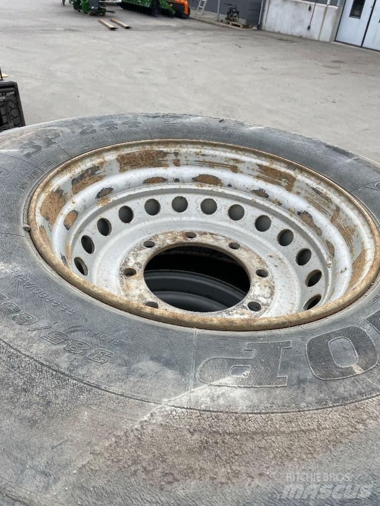 JCB 409 Gume, točkovi i felne