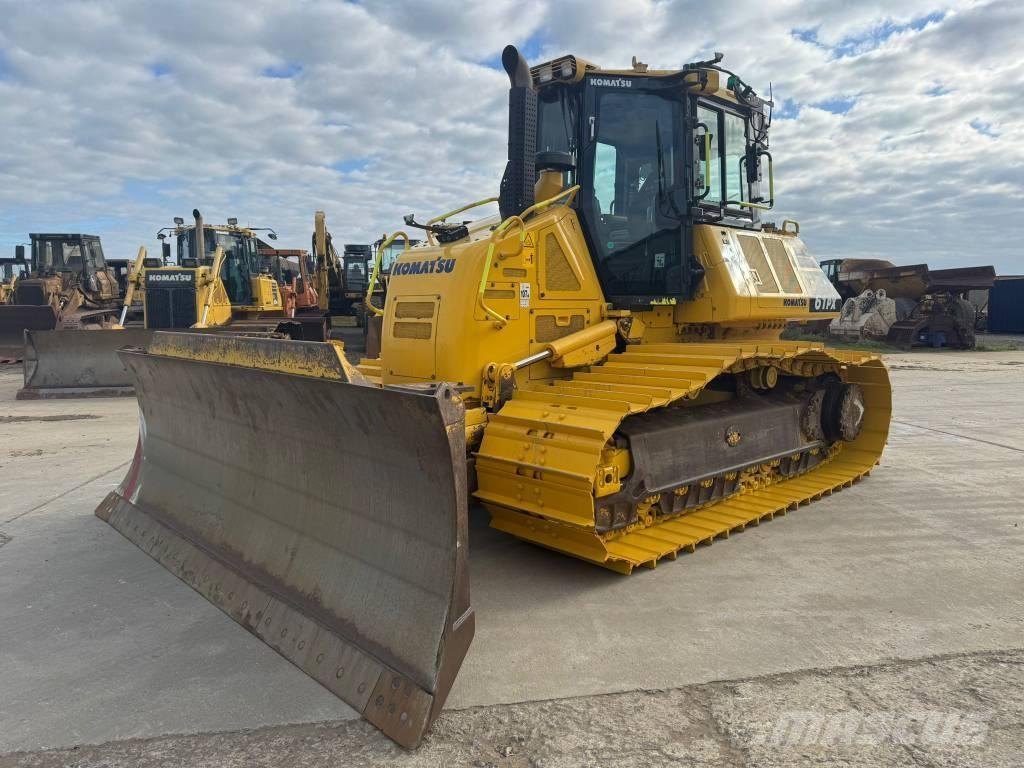 Komatsu D61PX-24 Buldožeri guseničari