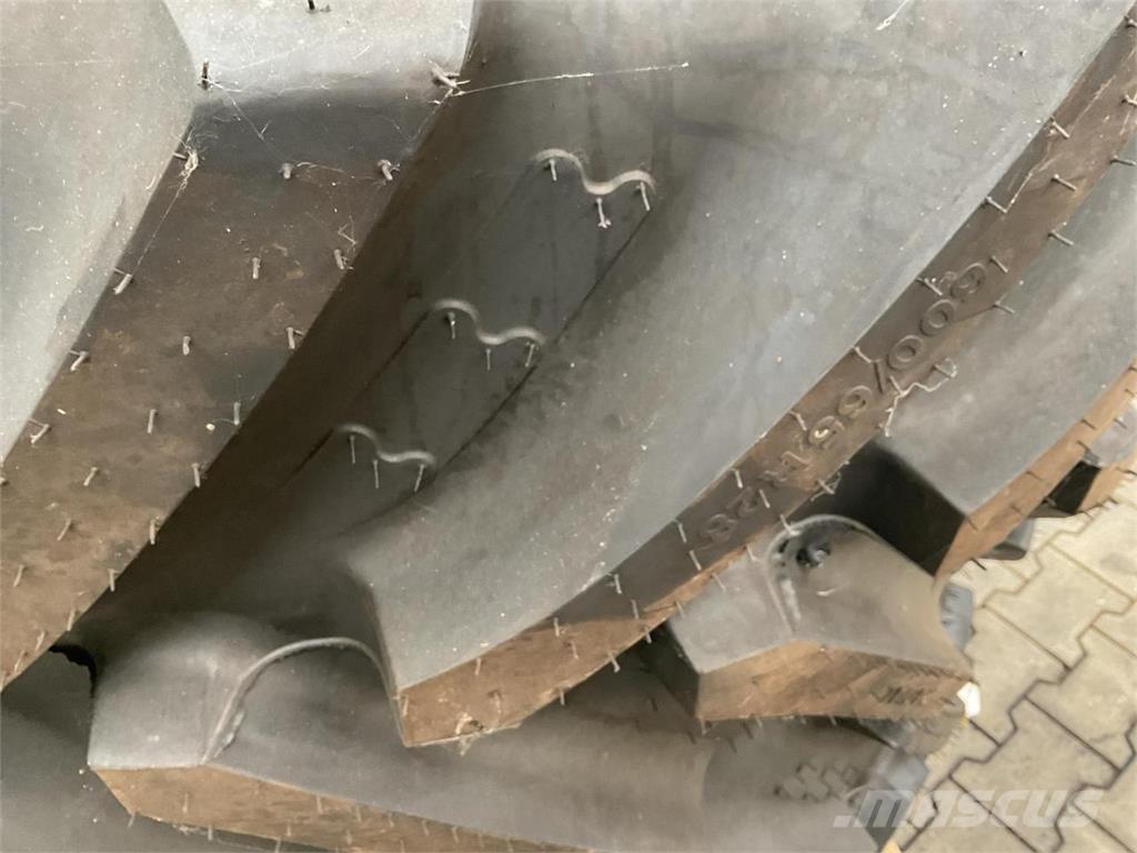 BKT 600/65R28 Gume, točkovi i felne