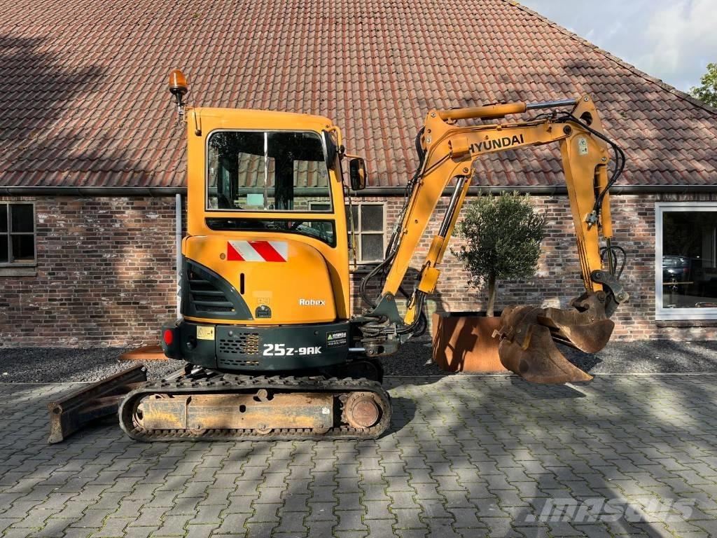 Hyundai R25Z-9 AK Bageri guseničari