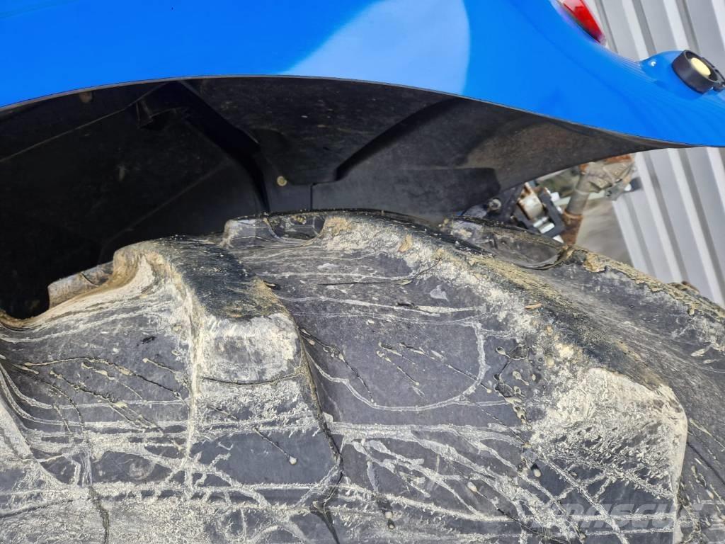 New Holland T 8020 Traktori